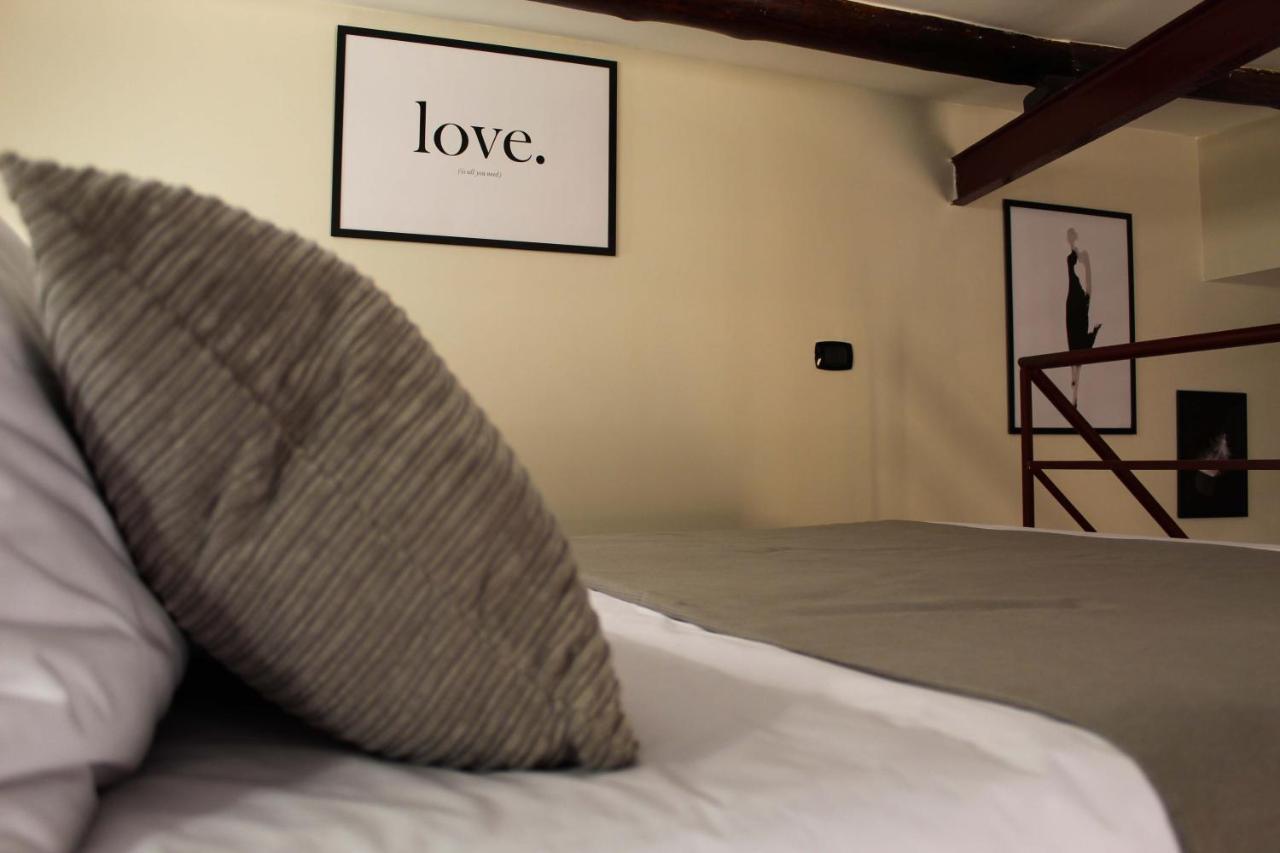 Apartamento Pedamentina Pulcinella Loft Nápoles Exterior foto